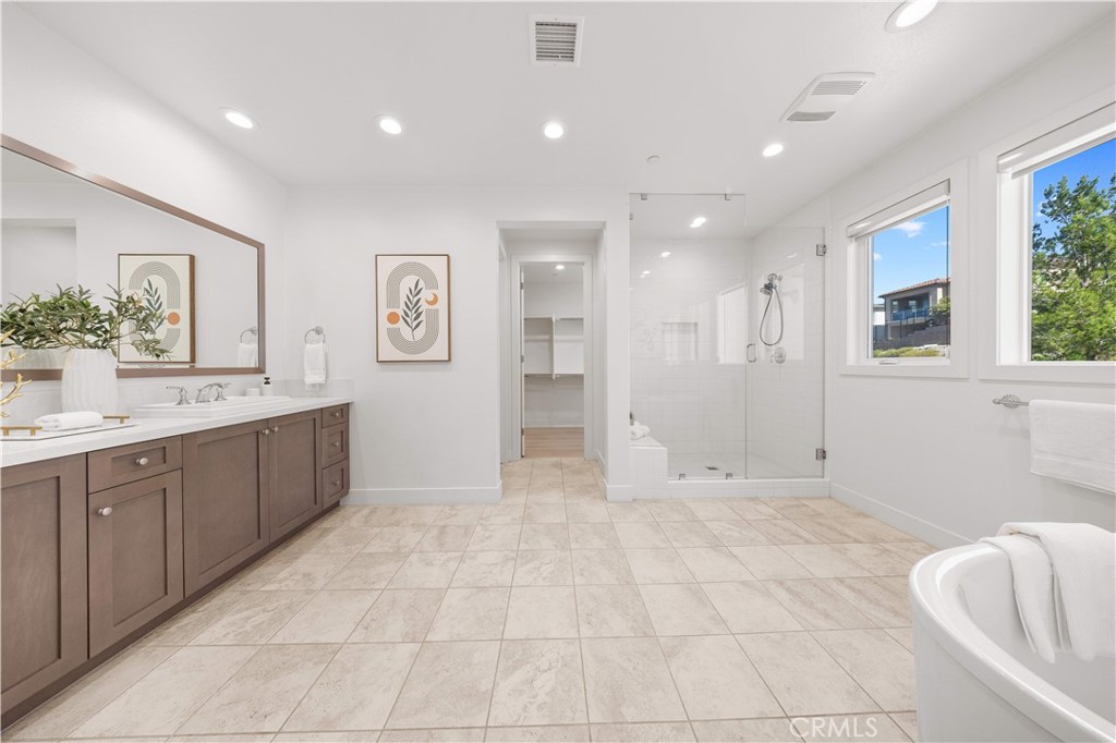 MLS #OC25251209 image #34