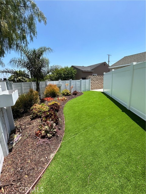 Detail Gallery Image 3 of 14 For 12008 Roscoe Blvd, North Hollywood,  CA 91605 - 0 Beds | 1 Baths