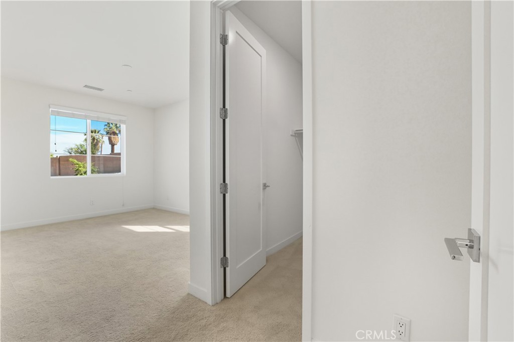 MLS #OC25225551 image #25