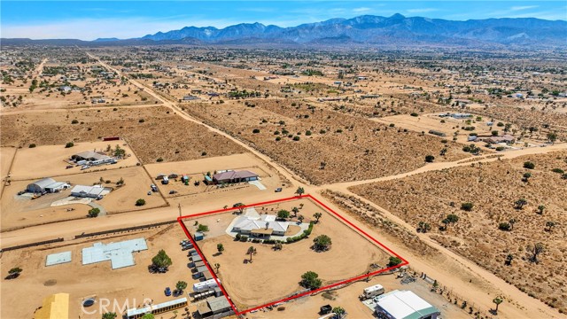 7330 Smoke Tree Road, Phelan CA: https://media.crmls.org/medias/afe2b3ac-7d8c-4f92-aa35-7f28ad61a6df.jpg
