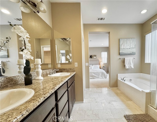 Detail Gallery Image 8 of 15 For 13470 Freedom Way, Westminster,  CA 92683 - 3 Beds | 2/1 Baths