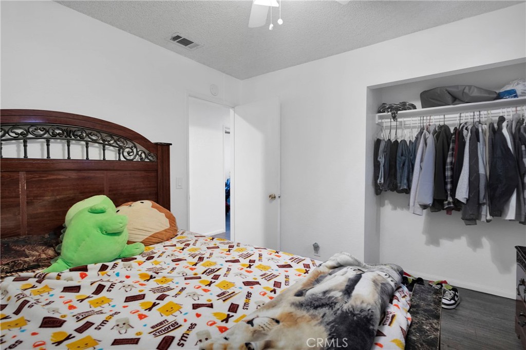 https://media.crmls.org/medias/afe325f8-2903-4f97-8a19-3d5afb0d08da.jpg?preset=X-Large