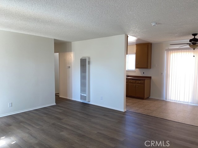 Detail Gallery Image 5 of 20 For 16088 Chestnut St, Hesperia,  CA 92345 - 2 Beds | 1 Baths