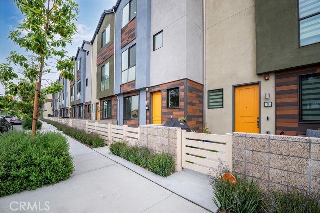 Detail Gallery Image 4 of 63 For 5860 Linden #8,  Long Beach,  CA 90805 - 3 Beds | 2/1 Baths