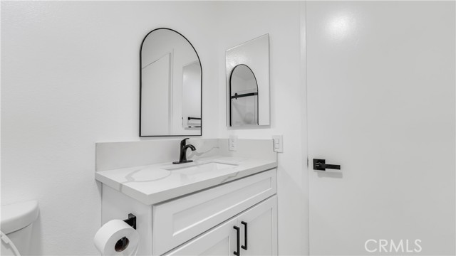 Detail Gallery Image 10 of 19 For 527 B E Elmwood, Burbank,  CA 91501 - 2 Beds | 3 Baths