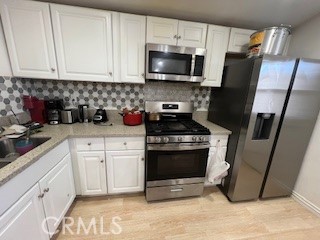 https://media.crmls.org/medias/afe6b084-a10d-4857-b78d-ce9f6ec8ac29.jpg?preset=X-Large
