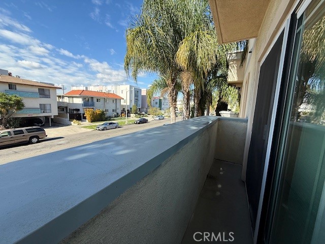 Detail Gallery Image 10 of 10 For 332 S Serrano Ave #101,  Los Angeles,  CA 90020 - 3 Beds | 2 Baths