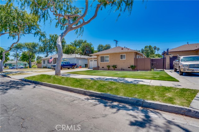 2304 W Flower Avenue, Fullerton CA: https://media.crmls.org/medias/afe7fd95-b1e3-442c-9574-dc684e5f8d16.jpg