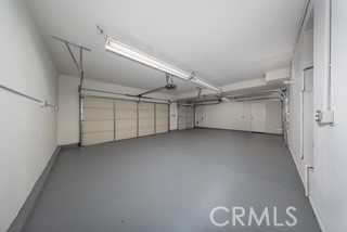 https://media.crmls.org/medias/afe8008f-eb17-4ad6-ae16-ee834e2f0603.jpg?preset=X-Large