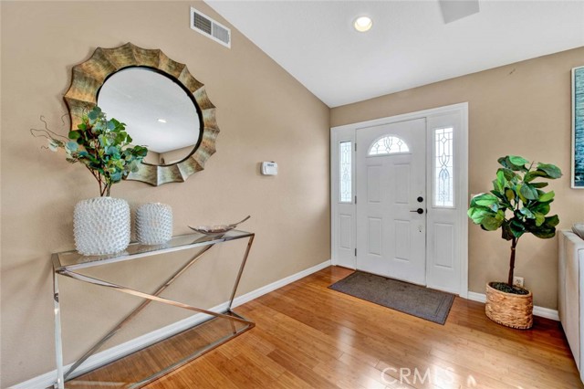 Detail Gallery Image 3 of 42 For 9641 Warburton Dr, Huntington Beach,  CA 92646 - 4 Beds | 2 Baths