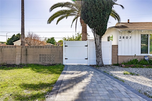 5805 Bucknell Avenue, Valley Village CA: https://media.crmls.org/medias/afe882c2-c872-4eff-bf03-df764e169209.jpg