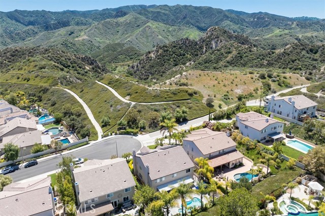 26745 Sandburn Place, Stevenson Ranch CA: https://media.crmls.org/medias/afe91f2f-6877-40c7-8ed9-04412817075c.jpg