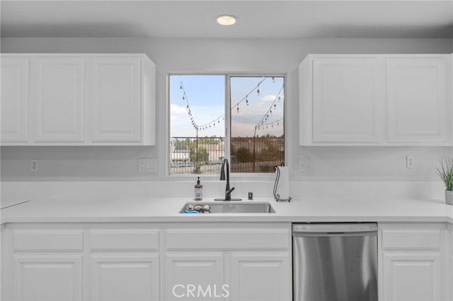 Detail Gallery Image 32 of 53 For 3547 Hawthorne Dr, Corona,  CA 92881 - 3 Beds | 2/1 Baths