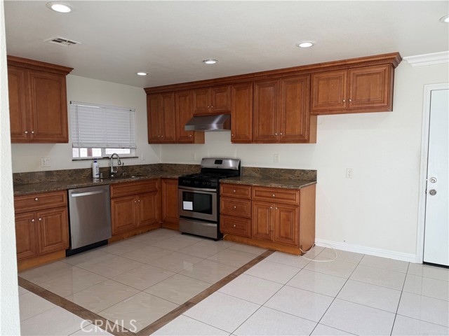 Detail Gallery Image 3 of 8 For 218 N Cooper, Santa Ana,  CA 92703 - 4 Beds | 2 Baths