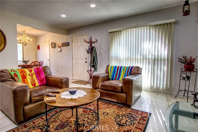 6367 Split Rock Avenue, 29 Palms CA: https://media.crmls.org/medias/afe9dd7c-1d80-4587-8f44-157b61eb2955.jpg
