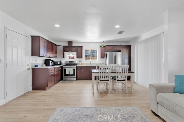 Detail Gallery Image 11 of 41 For 10450 Cimmeron Trail, Adelanto,  CA 92301 - 3 Beds | 2 Baths