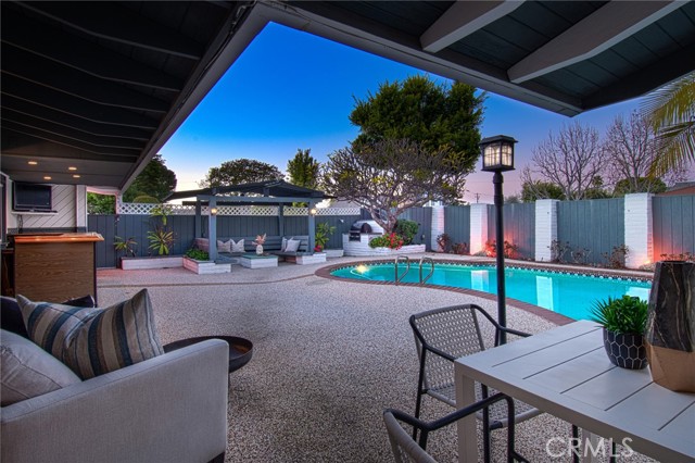 Detail Gallery Image 26 of 42 For 395 Meadow Ln, Newport Beach,  CA 92660 - 3 Beds | 3 Baths