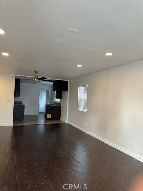 Detail Gallery Image 9 of 22 For 847 W Gage Ave, Los Angeles,  CA 90044 - 3 Beds | 2 Baths