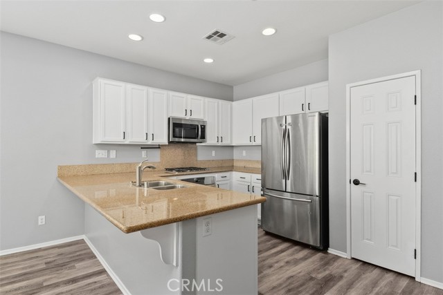 96 Luna Avenue, Beaumont CA: https://media.crmls.org/medias/afeb3024-4b3a-4895-8b5a-560d8ba597ad.jpg