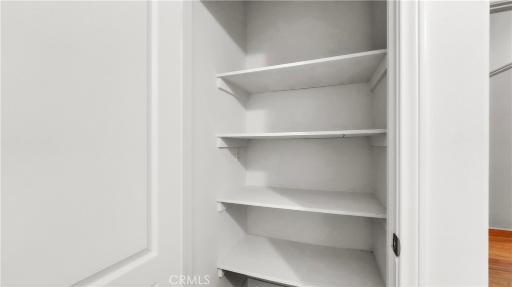 https://media.crmls.org/medias/afeb71a1-a442-4223-8007-a6227529342e.jpg?preset=X-Large
