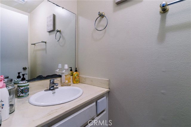 Detail Gallery Image 8 of 24 For 719 N Eucalyptus Ave 9c,  Inglewood,  CA 90302 - 2 Beds | 1/1 Baths