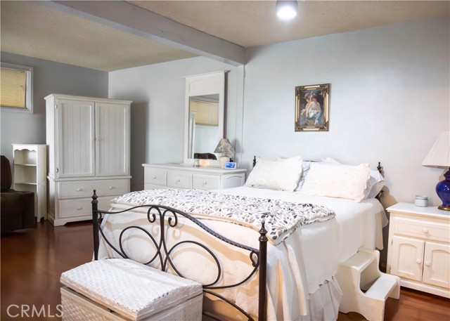 Detail Gallery Image 6 of 10 For 8554 Owensmouth Ave, Canoga Park,  CA 91304 - 3 Beds | 2 Baths
