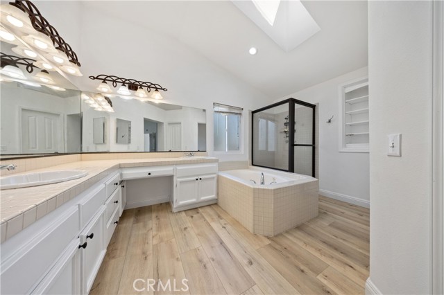 40132 White Leaf Lane, Murrieta CA: https://media.crmls.org/medias/afeda08b-6d9a-4f0e-8752-a8c2ad279a62.jpg