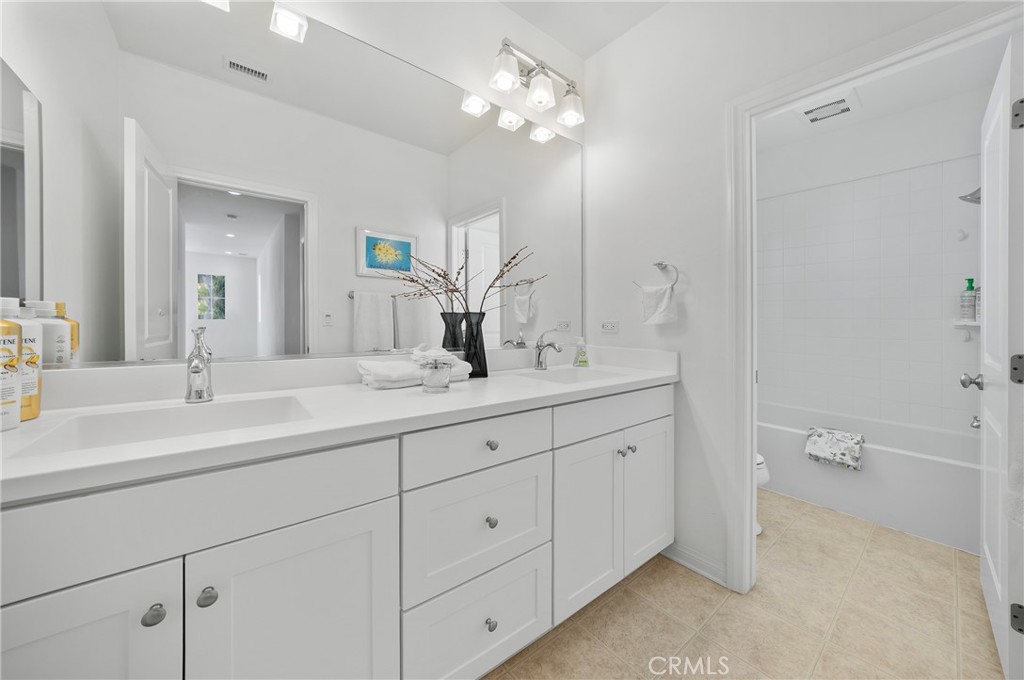 MLS #OC25230521 image #14