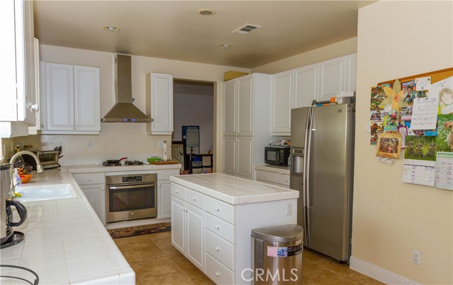 Detail Gallery Image 10 of 22 For 31949 Daisy Field Ct, Lake Elsinore,  CA 92532 - 4 Beds | 3 Baths