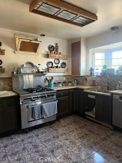 Detail Gallery Image 5 of 11 For 2171 Zoe Ave, Huntington Park,  CA 90255 - 5 Beds | 2 Baths
