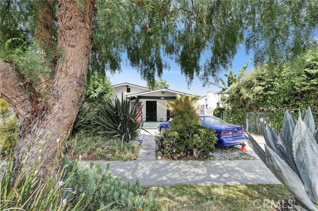 5725 5th Avenue, Los Angeles CA: https://media.crmls.org/medias/aff04f1d-1df6-4f53-b44e-6533f838a846.jpg