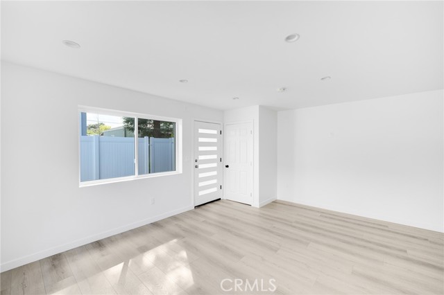 Detail Gallery Image 4 of 14 For 10331 Scoville Ave, Sunland,  CA 91040 - 0 Beds | 1 Baths