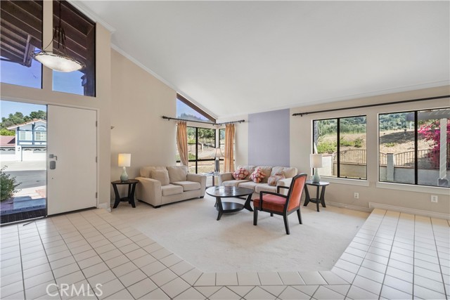 20905 Running Branch Road, Diamond Bar CA: https://media.crmls.org/medias/aff0b29b-acf6-46d2-bdb6-965dfb1365f3.jpg