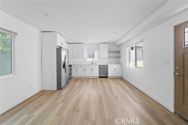 18656 Runnymede Street, Reseda CA: https://media.crmls.org/medias/aff1bc8c-fcf6-487b-8e5d-ef4e76809b78.jpg