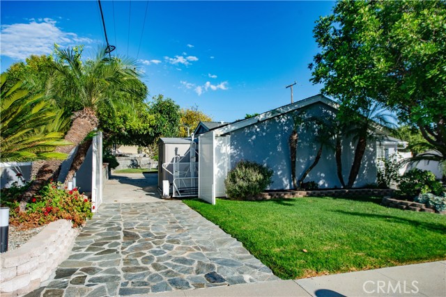 1546 Deodora Street photo 3