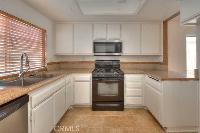 14319 Weeping Willow Lane, Fontana CA: https://media.crmls.org/medias/aff2b5d7-9955-45fc-8822-8d3602d331cb.jpg