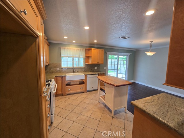 Detail Gallery Image 9 of 33 For 6792 Sylvia Dr, Huntington Beach,  CA 92647 - 4 Beds | 2 Baths