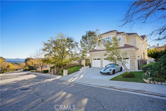 Image 7 of 63 For 907 Deerhill Road