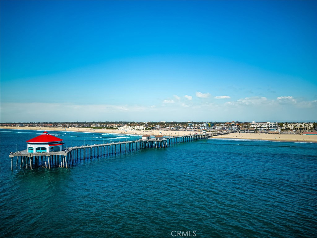 https://media.crmls.org/medias/aff4f4ec-e4ab-4d9c-9ce5-52d75b0ac203.jpg?preset=X-Large