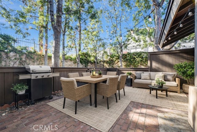 Detail Gallery Image 4 of 38 For 2325 S Mira Ct, Anaheim,  CA 92802 - 2 Beds | 1/1 Baths