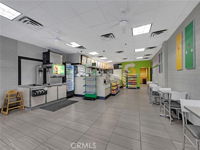 401 S Glenoaks Boulevard, Burbank CA: https://media.crmls.org/medias/aff56c73-9f71-4fd5-84ee-f3396d9747ed.jpg