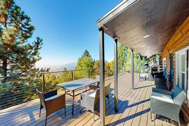 Detail Gallery Image 9 of 49 For 1960 Willow Dr, Running Springs,  CA 92382 - 4 Beds | 3 Baths