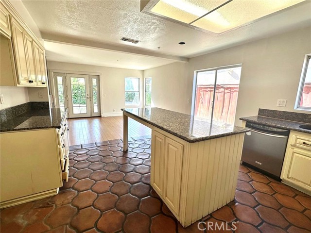 Detail Gallery Image 7 of 14 For 8042 San Tropez Ct, Fontana,  CA 92336 - 4 Beds | 2/1 Baths