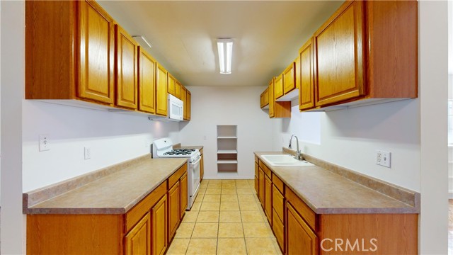 Detail Gallery Image 6 of 64 For 3930 Carmelina St, San Bernardino,  CA 92407 - 3 Beds | 1/1 Baths