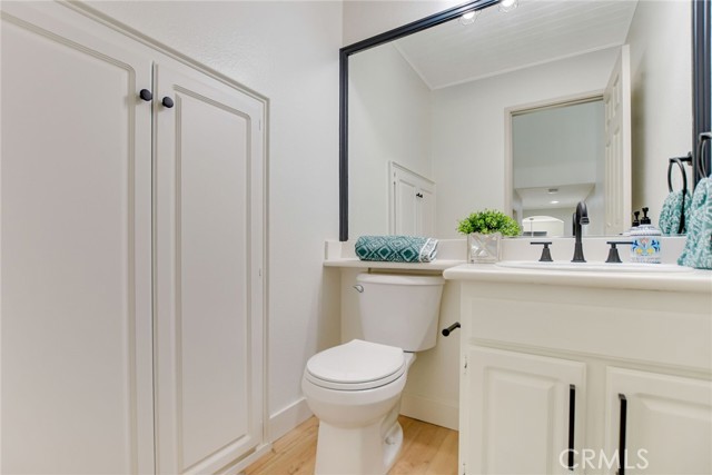 Detail Gallery Image 25 of 47 For 28210 Canterbury Ct, Valencia,  CA 91354 - 2 Beds | 2/1 Baths