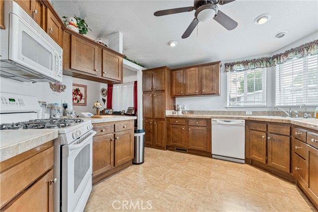10210 Base Line Road, Rancho Cucamonga CA: https://media.crmls.org/medias/aff5dac5-3b4c-4501-b3dc-46ee31980980.jpg