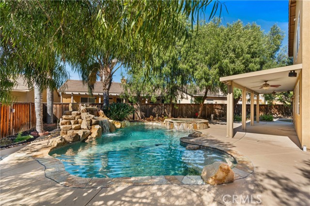 Detail Gallery Image 4 of 56 For 32487 Meadow Glen Ct, Wildomar,  CA 92595 - 7 Beds | 5 Baths