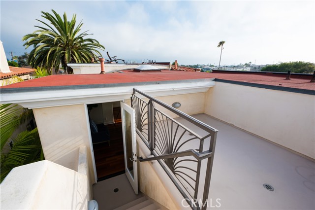 634 9th Street, Hermosa Beach, California 90254, 4 Bedrooms Bedrooms, ,3 BathroomsBathrooms,Residential,Sold,9th,SB21196588