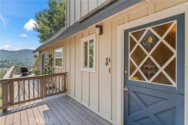 328 Wylerhorn Drive, Crestline CA: https://media.crmls.org/medias/aff6adc4-6046-419e-a318-122f7278e835.jpg