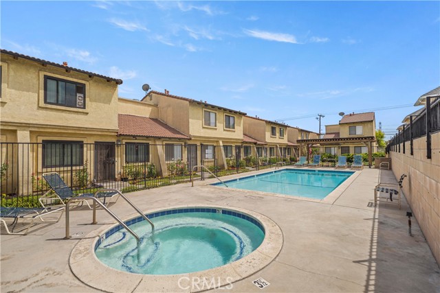 Detail Gallery Image 3 of 13 For 9905 Cedar St. #2,  Bellflower,  CA 90706 - 2 Beds | 2/1 Baths
